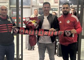 Mirel Rădoi, întâmpinat cu flori în Turcia de fanii lui Gaziantep
