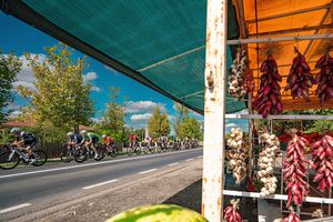 Premieră istorică pentru Turul României! De la Chișinău până la Arcul de Triumf: 800 de kilometri și un trofeu inspirat de Brâncuși