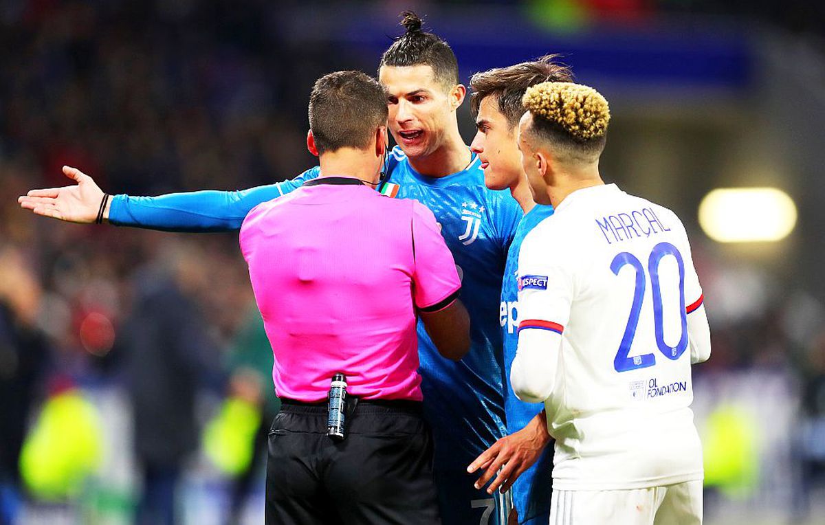 Interzis la proteste în Serie A: jucătorii n-au voie să se apropie de arbitri! Stadioanele vor fi împărțite în 3 zone