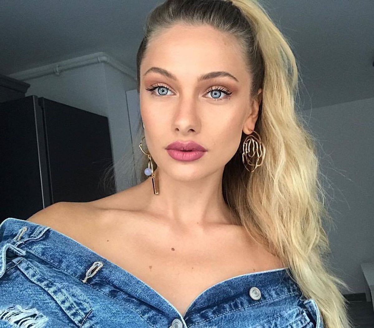 FOTO Prezentatoarea știrilor sportive de la Look Sport+ face senzație în reclame la lenjerie intimă