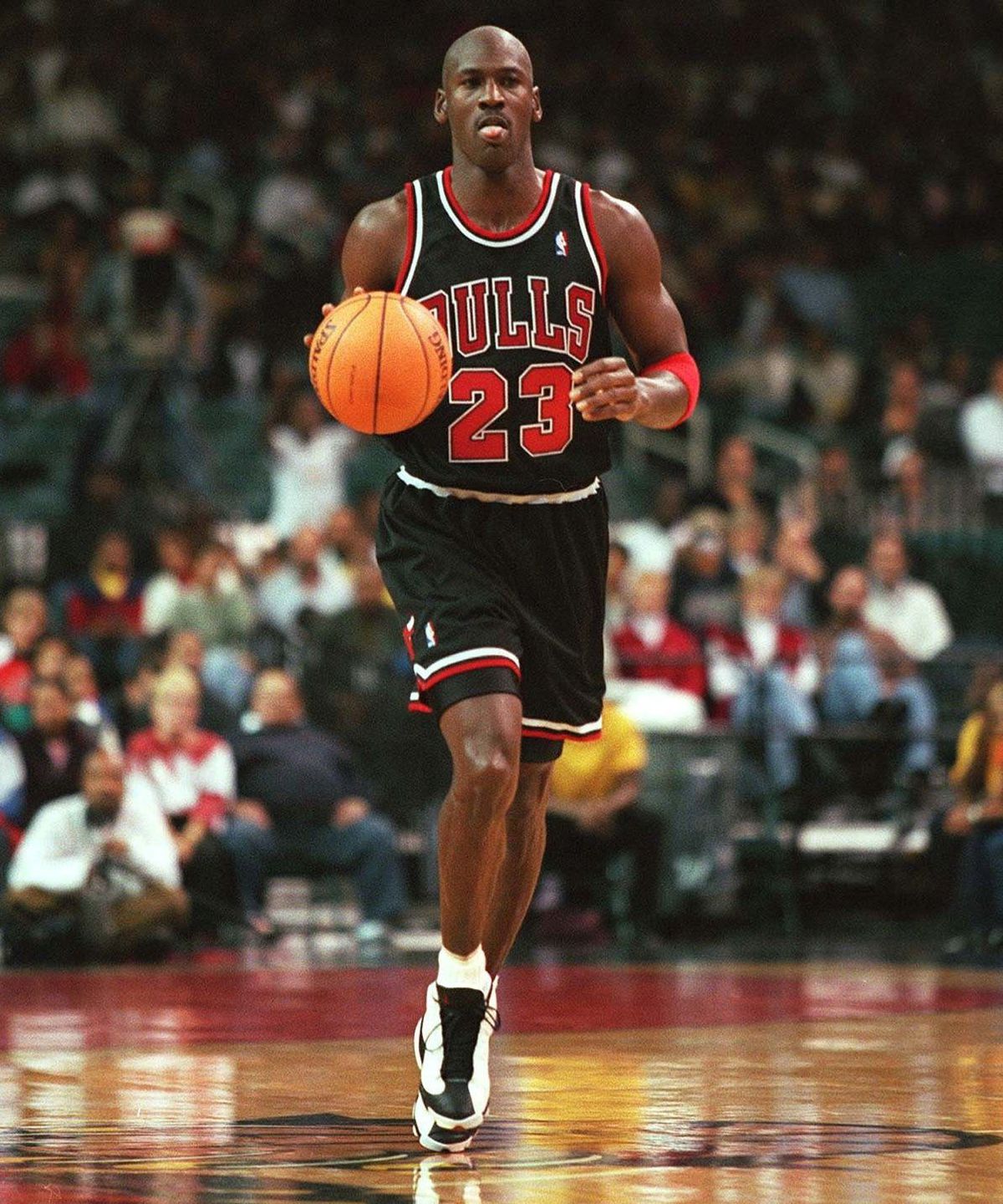 THE LAST DANCE // Impresionant! A fost difuzat în premieră video-ul complet » Michael Jordan plânge pe podeaua vestiarului după ce a luat titlul, la 3 ani de la uciderea tatălui său