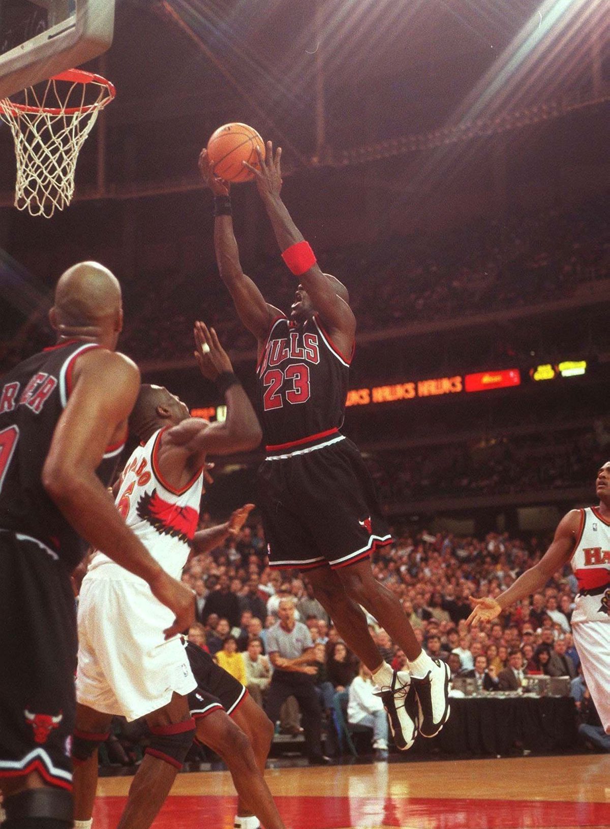 Aroganță sau realitate?! Scena nepublicată cu Michael Jordan din The Last Dance: „Va mai fi unul ca tine?”