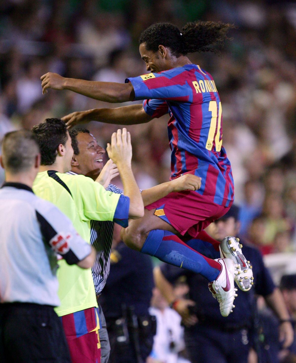 Totul despre Xavi » Cum a schimbat fotbalul micul artist al Barcelonei, considerat cel mai bun fotbalist spaniol din istorie