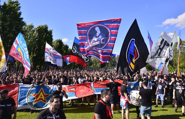 Ultrașii din Peluza Sud, show la CSA Steaua - CS Afumați! Recital ca pe vremuri în Ghencea