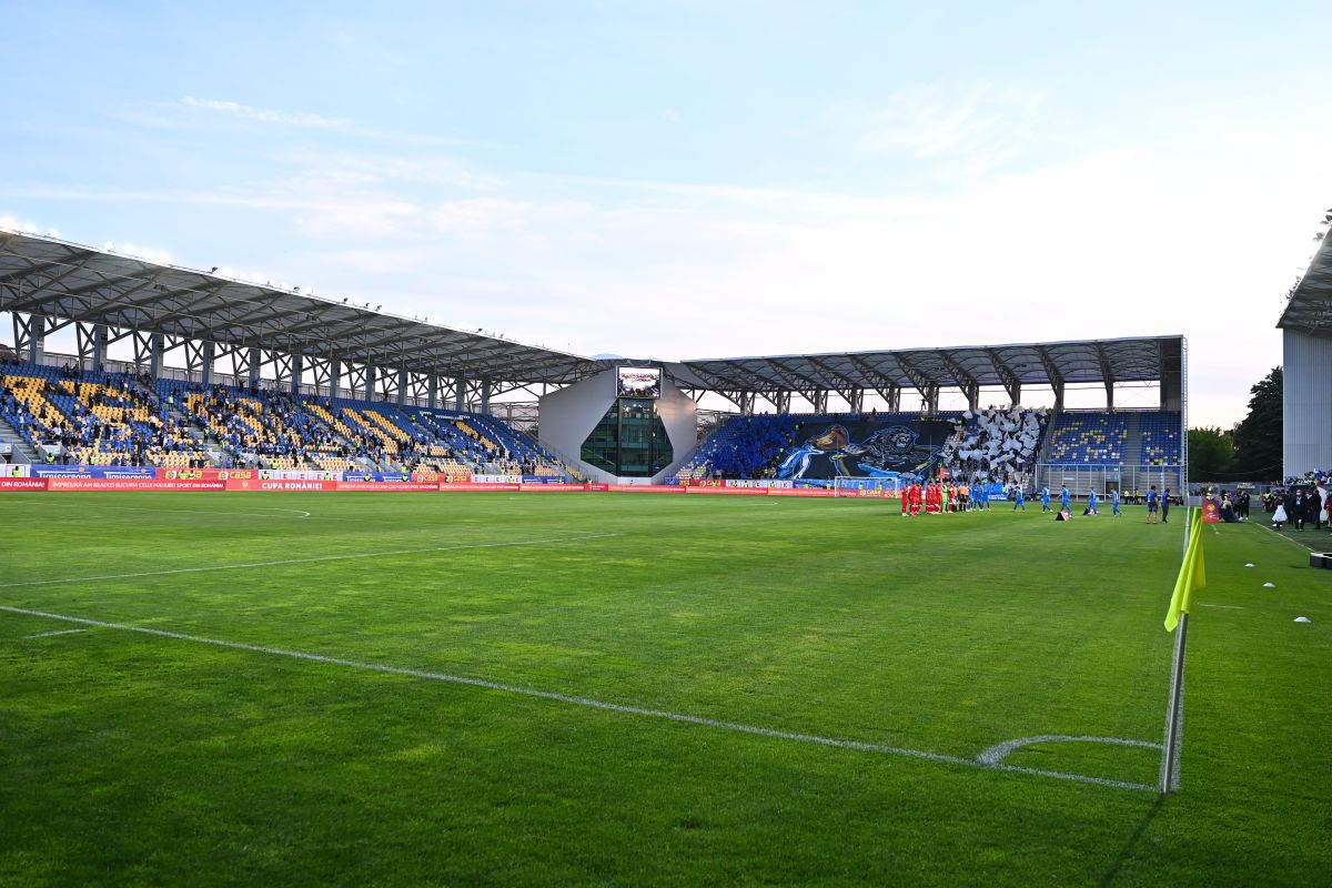 CS Universitatea Craiova a sărbătorit Cupa cu fanii! Imaginile bucuriei de la Ploiești