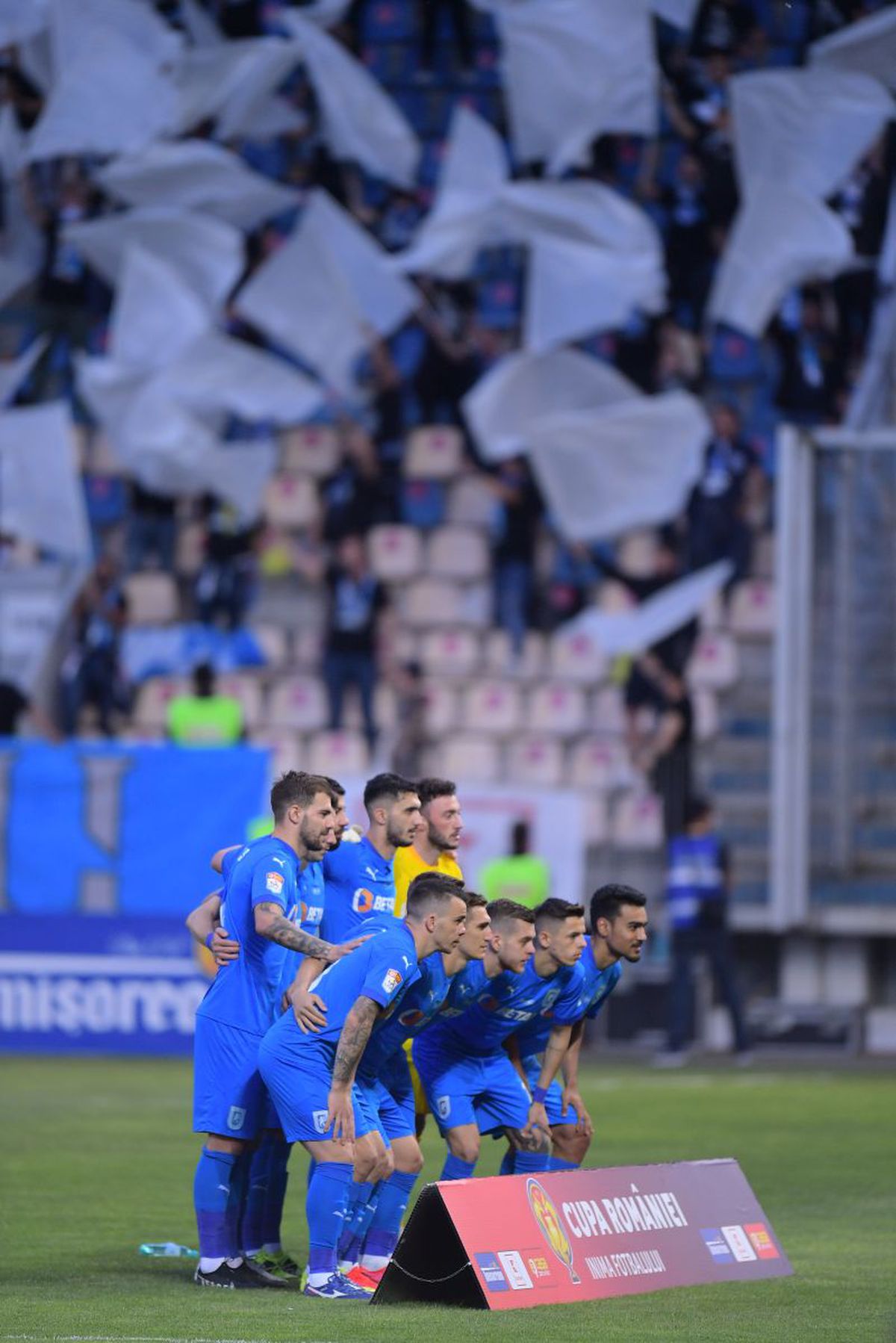 CS Universitatea Craiova a sărbătorit Cupa cu fanii! Imaginile bucuriei de la Ploiești