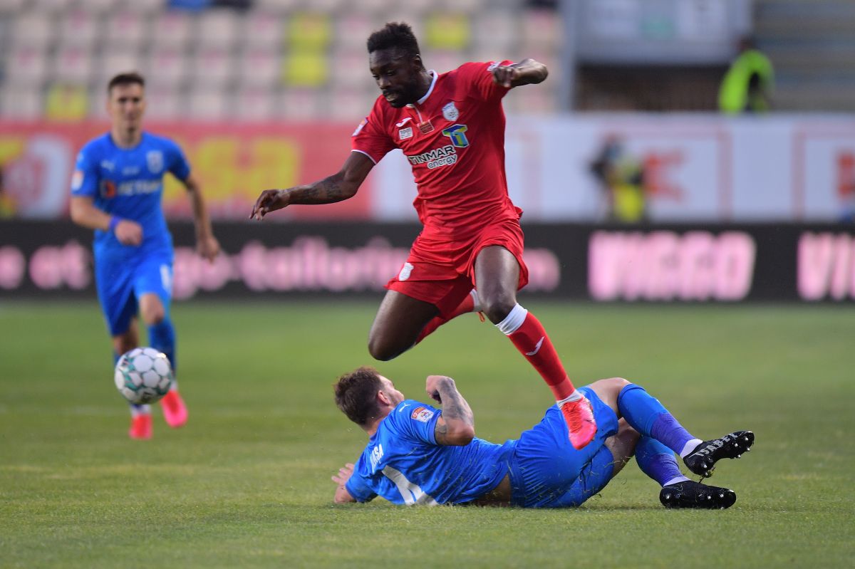 CS Universitatea Craiova a sărbătorit Cupa cu fanii! Imaginile bucuriei de la Ploiești