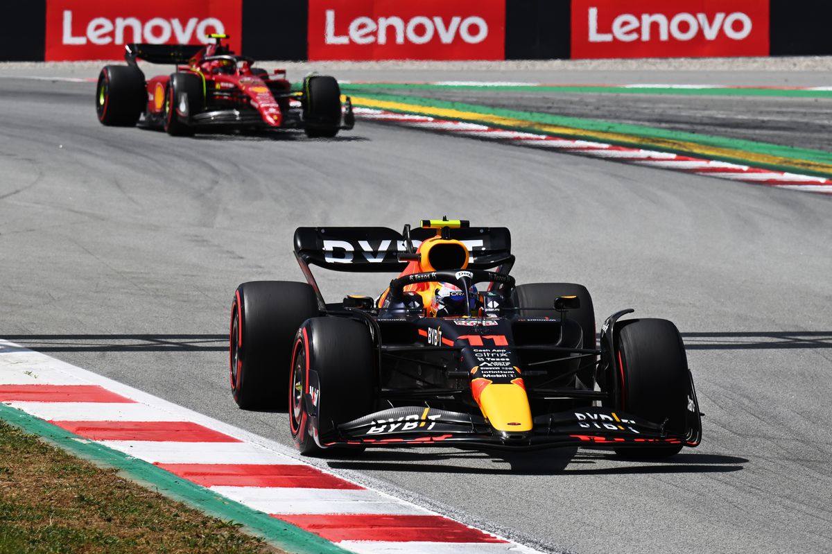 Întrebările esențiale după cursa de Formula 1 din Barcelona: s-a grăbit Ferrari când i-a prelungit contractul lui Sainz și a greșit Red Bull față de Sergio Perez?