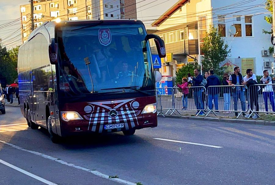 FCSB - CFR Cluj 3-1. Șut din orgoliu » Victorie roș-albastră în fața unei campioane venite la Buzău cu rezervele și fără Dan Petrescu