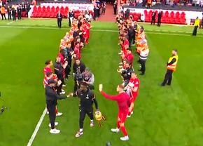 Despărțire emoționantă pe Anfield, imediat după pierderea titlului: „Fără tine, fotbalul nu înseamnă nimic!”