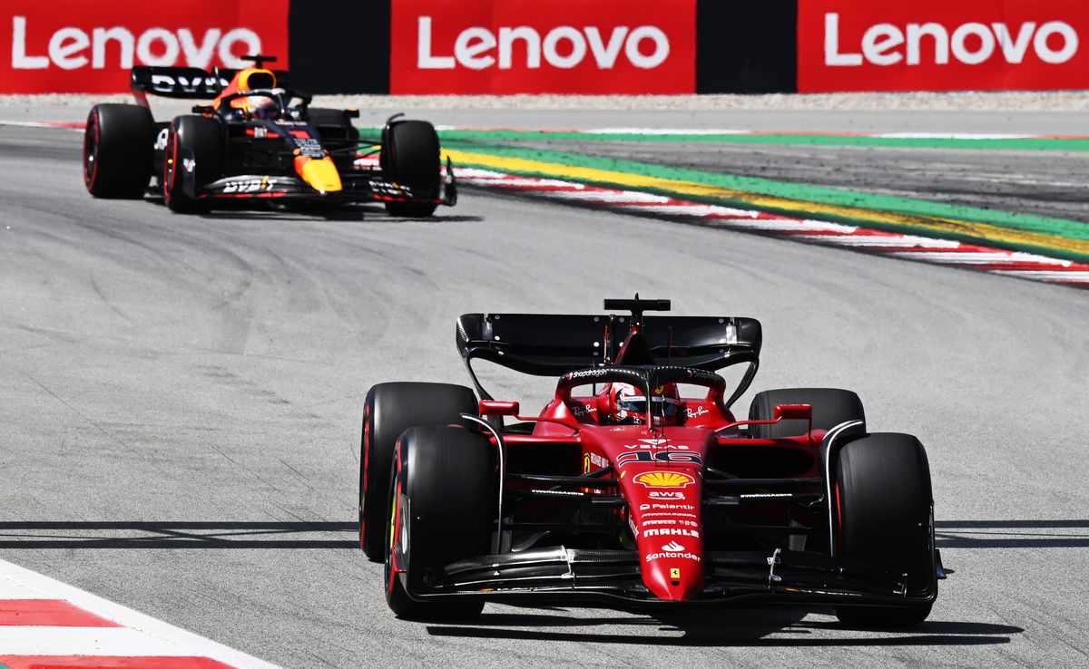 Întrebările esențiale după cursa de Formula 1 din Barcelona: s-a grăbit Ferrari când i-a prelungit contractul lui Sainz și a greșit Red Bull față de Sergio Perez?