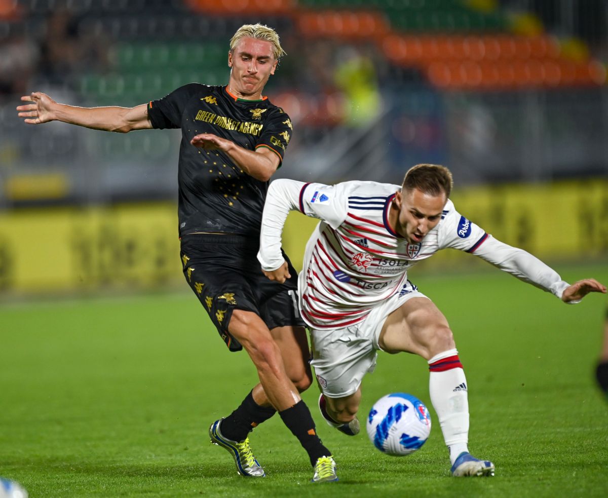 Răzvan Marin și colegii de Cagliari, prăbușiți după retrogradarea în Serie B! Radu Drăgușin și Salernitana au „supraviețuit”!