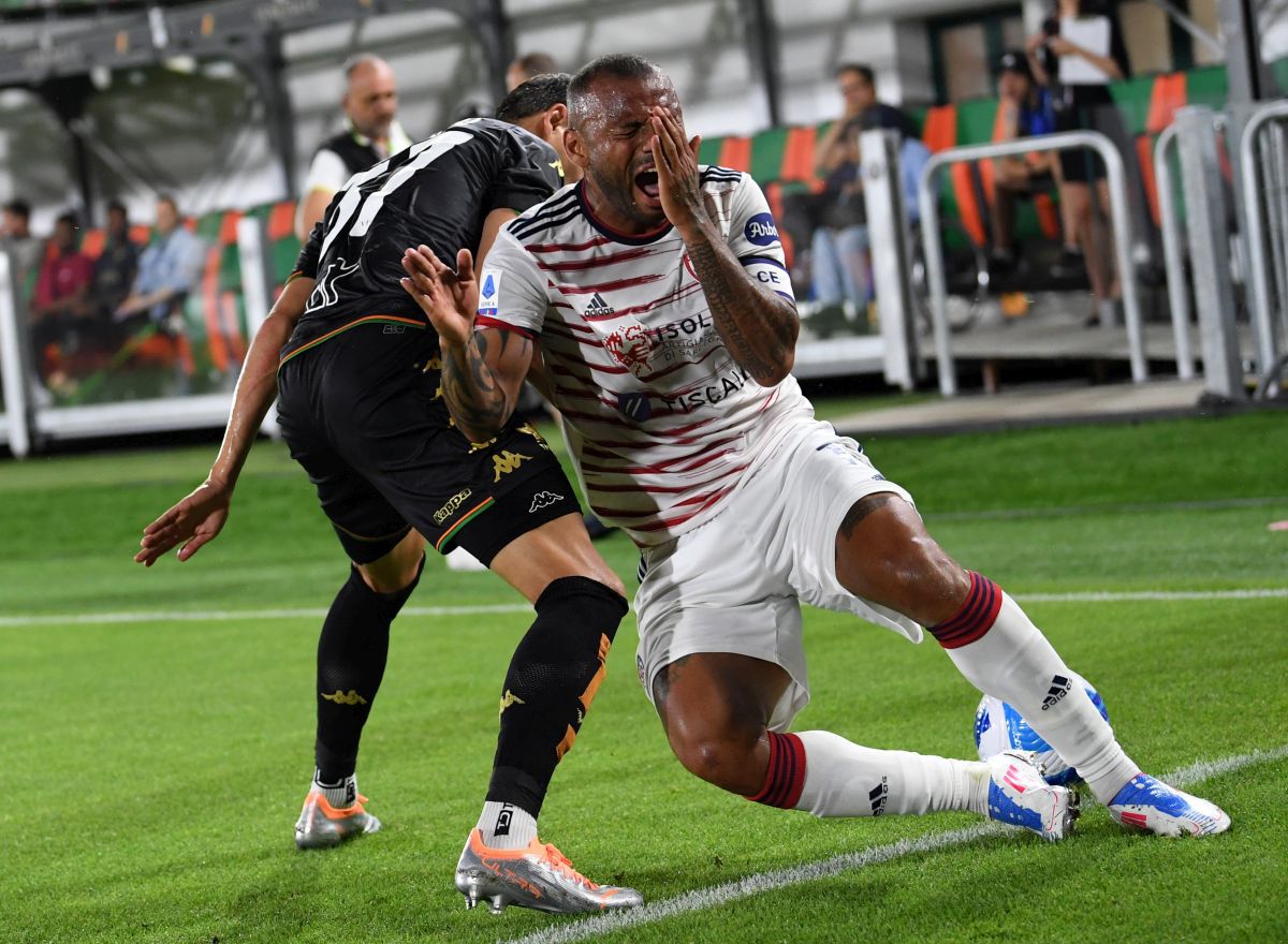 Răzvan Marin și colegii de Cagliari, prăbușiți după retrogradarea în Serie B! Radu Drăgușin și Salernitana au „supraviețuit”!