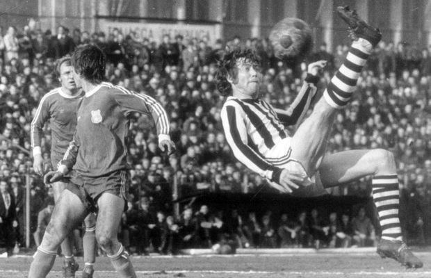 Azi, Dumitrache ar fi împlinit 74 de ani. Povestea uimitorului transfer al „Mopsului" de la Dinamo la Jiul