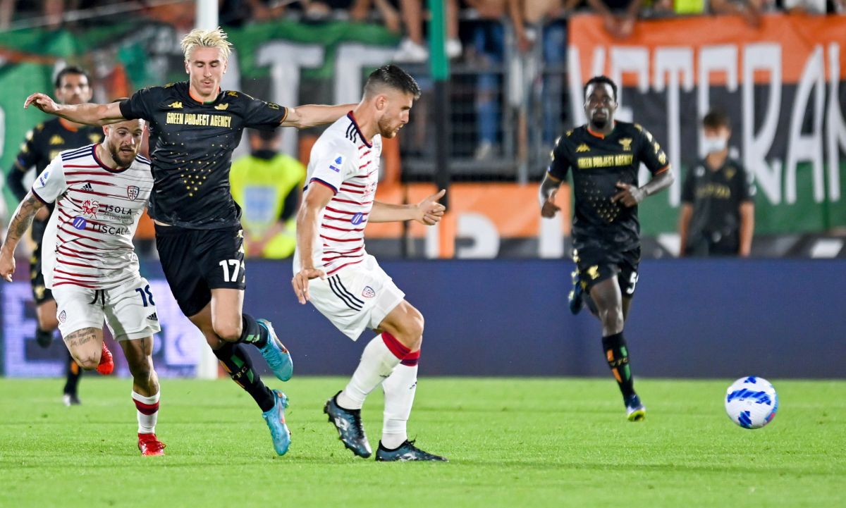 Răzvan Marin și colegii de Cagliari, prăbușiți după retrogradarea în Serie B! Radu Drăgușin și Salernitana au „supraviețuit”!