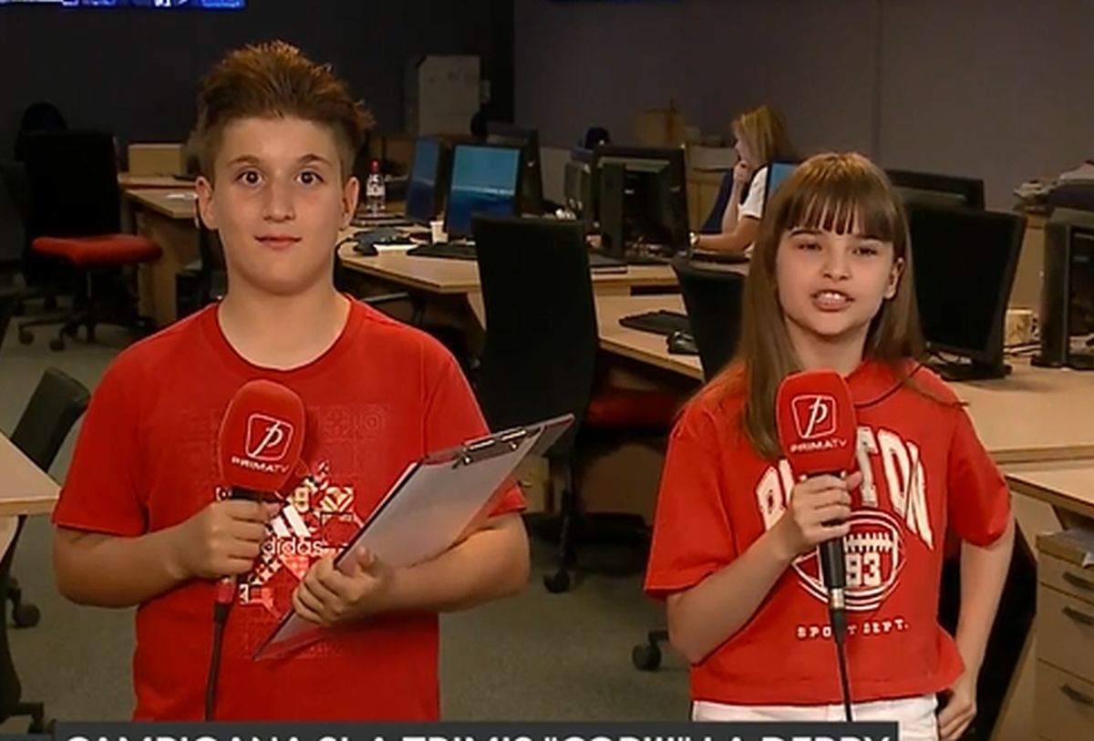 Imagini inedite în direct, înainte de FCSB - CFR Cluj » Comentatorii partidei, la table și bere: „Derby-ul se joacă. Cât despre comentariu, nu garantăm”. Copiii au prezentat echipele