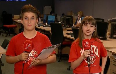 Imagini inedite în direct, înainte de FCSB - CFR Cluj » Comentatorii partidei, la table și bere: „Derby-ul se joacă. Cât despre comentariu, nu garantăm”. Copiii au prezentat echipele