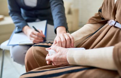 Află și tu care este diferența dintre un psiholog și psihiatru