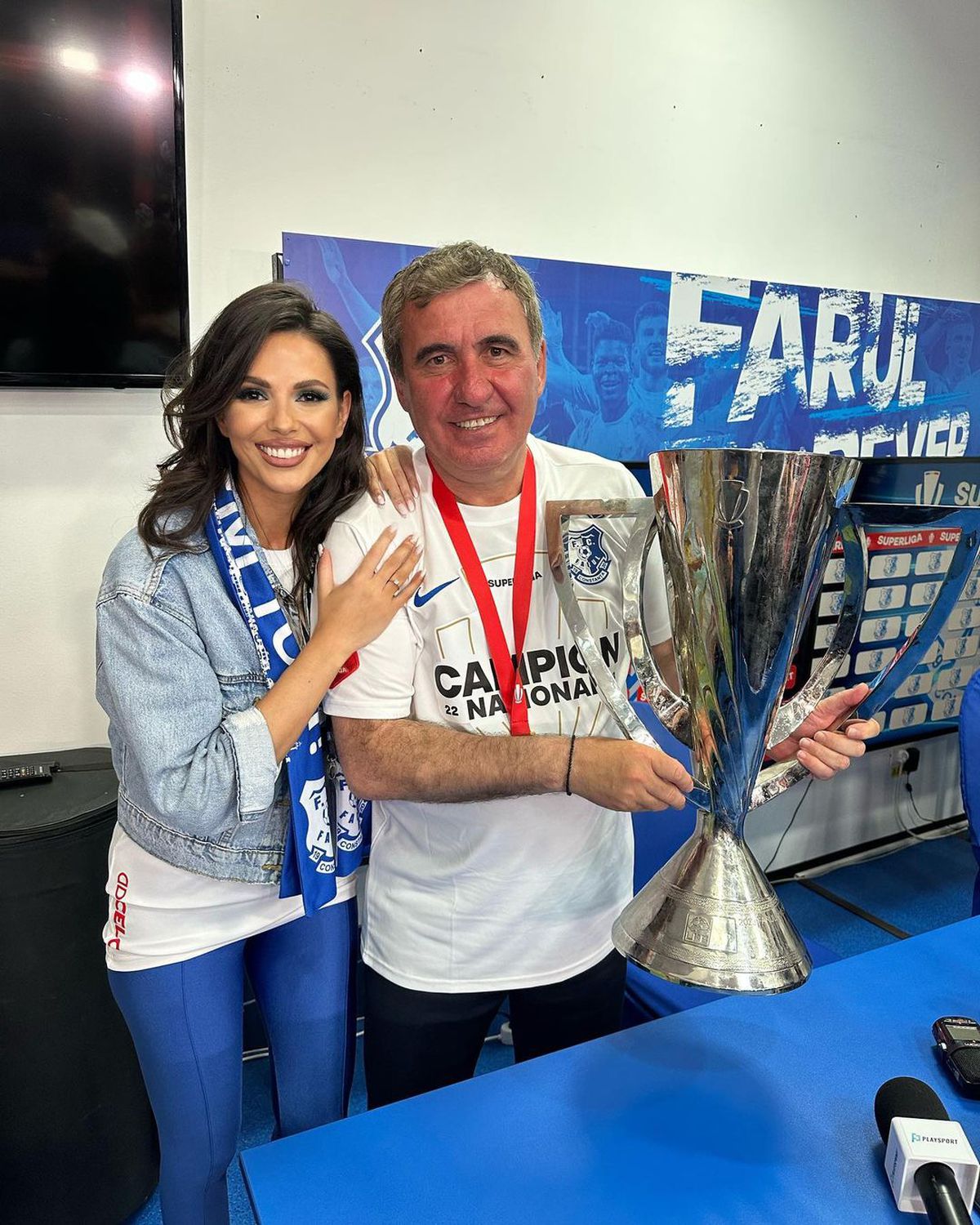 Cea mai sexy fană a Farului a făcut spectacol la meciul cu Rapid » S-a dezlănțuit în tribune, apoi a postat un mesaj ironic: „Nu plânge!”