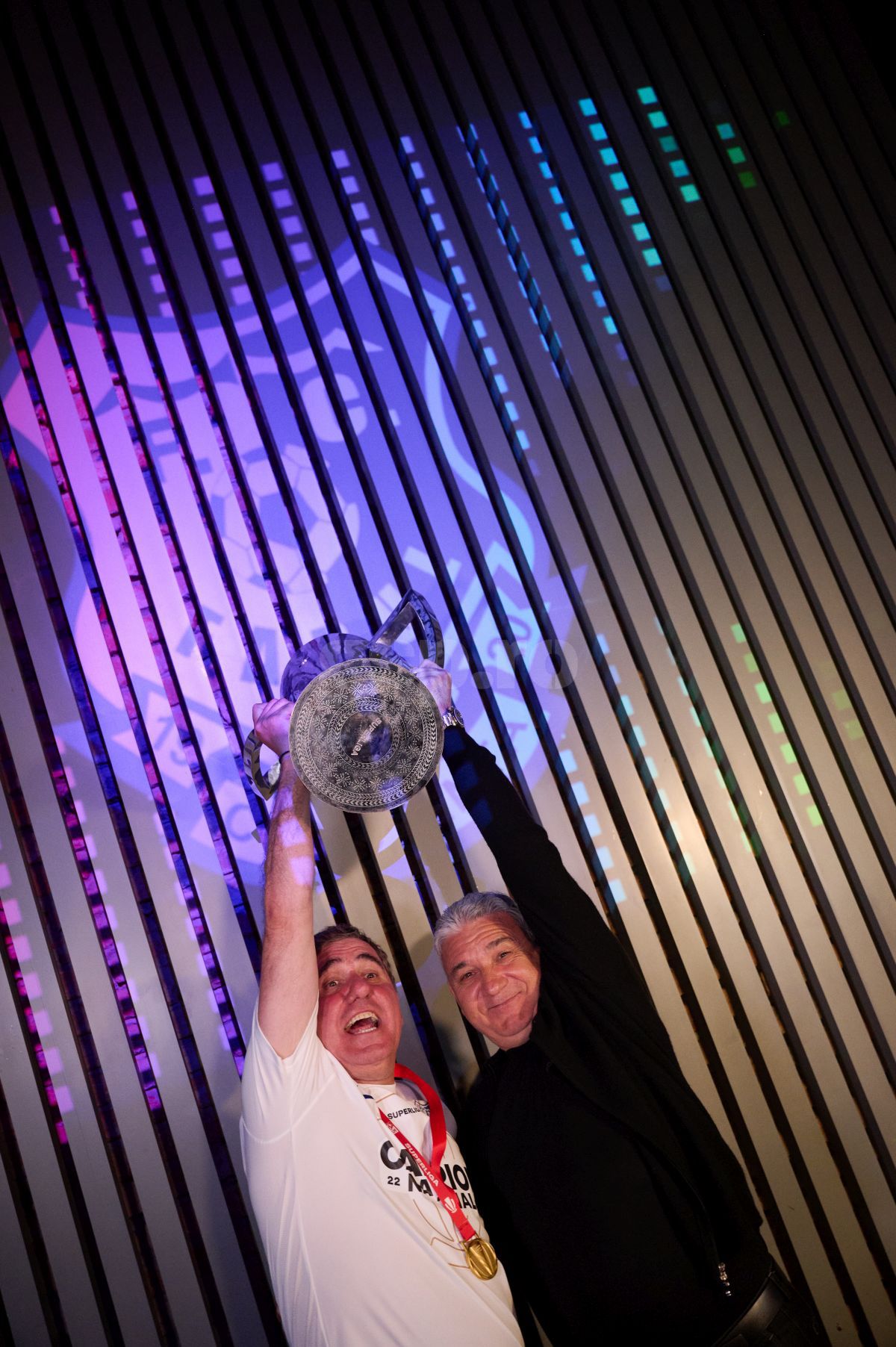 „Campionii s-au născut la Constanța!”  » Stere Halep a intrat pe teren după victoria Farului cu FCSB, apoi a făcut show la petrecerea campionilor