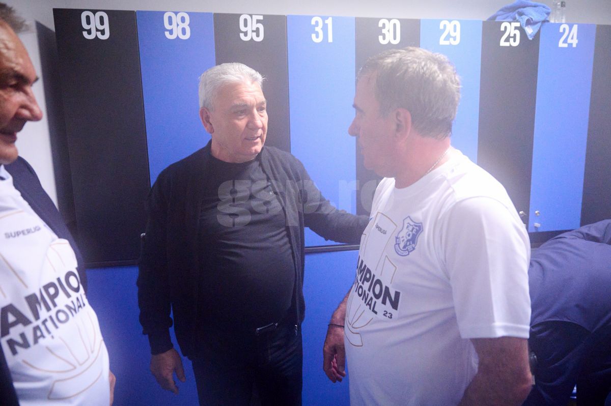 „Campionii s-au născut la Constanța!”  » Stere Halep a intrat pe teren după victoria Farului cu FCSB, apoi a făcut show la petrecerea campionilor