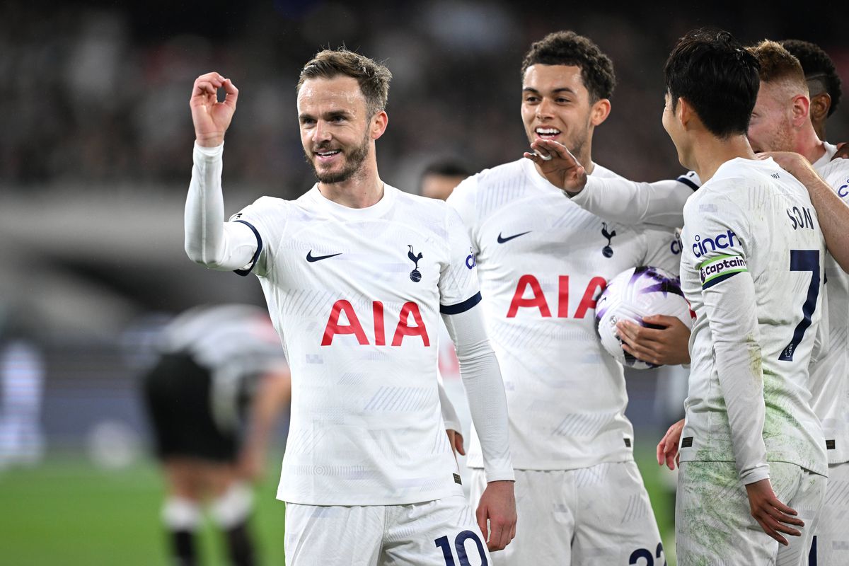 Radu Drăgușin, titular în amicalul Tottenham - Newcastle