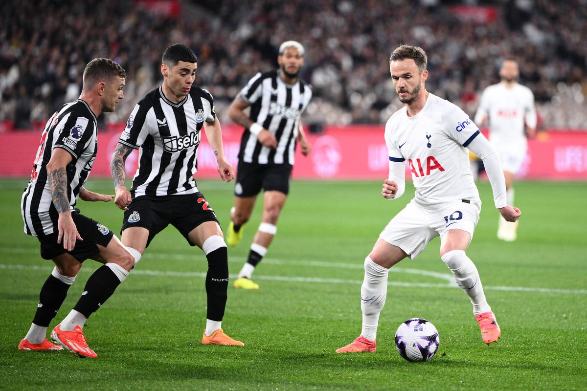 Radu Drăgușin a jucat 70 de minute în controversatul Tottenham - Newcastle, pe o arenă de 100.000 de locuri » Ce notă i-au dat englezii