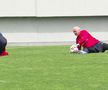 Hagi a apărut în premieră la antrenamentul Generației de Aur » Cine a luat prim-planul: „Unii colegi sunt îmbălsămați. Folosește-mă, sunt o mașină de război!”