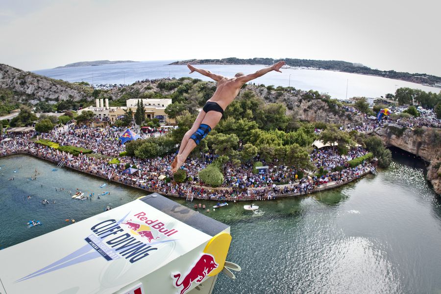 Săritorii români luptă din nou pentru aur în sezonul din Seria Mondială Red Bull Cliff Diving