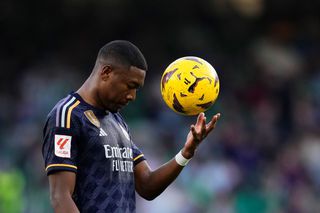 Din nou accidentat! » Apărarea lui Real Madrid, în piuneze