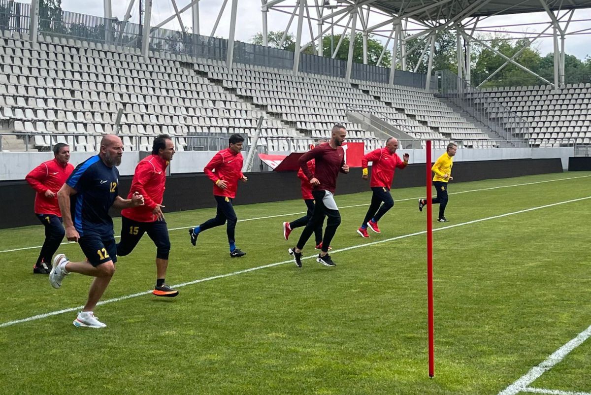 Hagi a apărut în premieră la antrenamentul Generației de Aur » Cine a luat prim-planul: „Unii colegi sunt îmbălsămați. Folosește-mă, sunt o mașină de război!”
