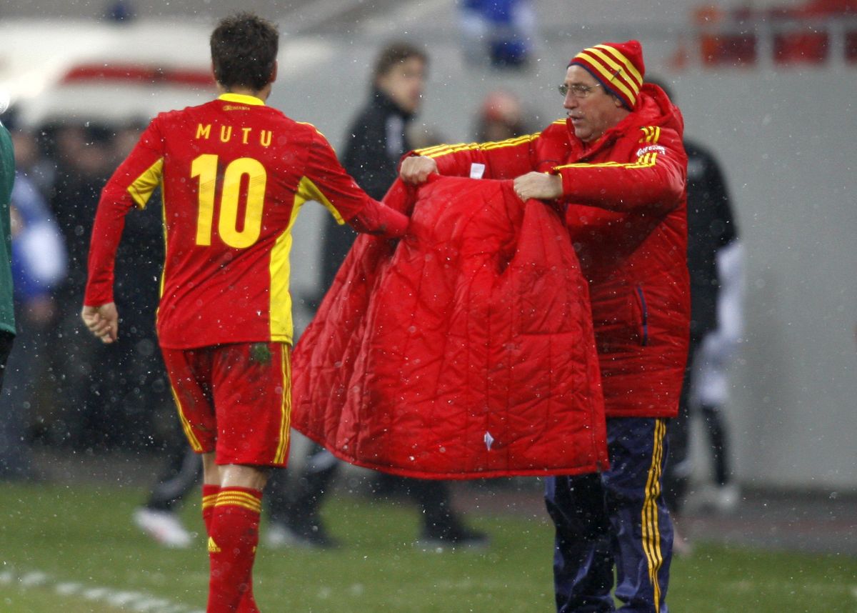 Celălalt Mircea Lucescu » Portret din spatele ușilor închise: „Știți cum îl găseam când mergeam la el acasă? Avea o melodie care îi plăcea foarte mult”