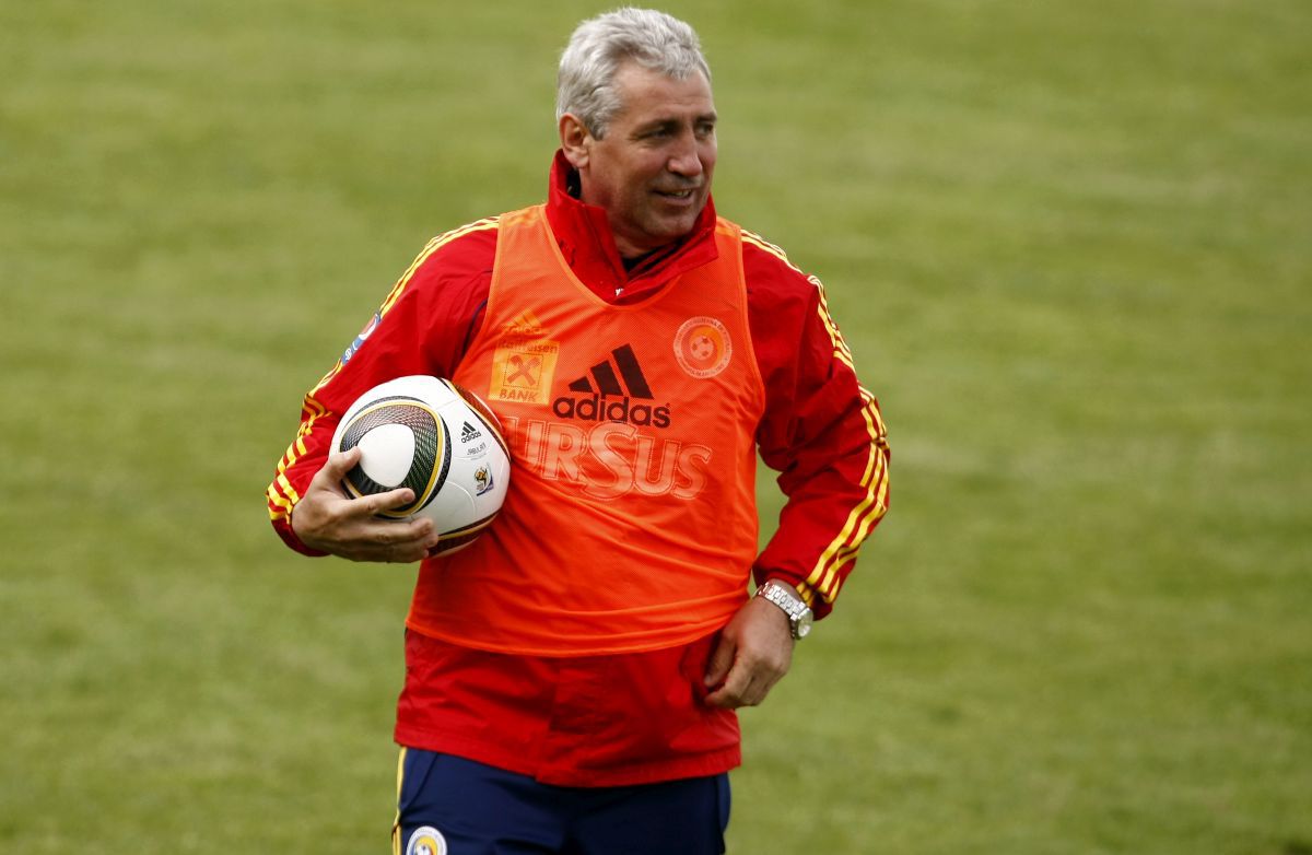 Celălalt Mircea Lucescu » Portret din spatele ușilor închise: „Știți cum îl găseam când mergeam la el acasă? Avea o melodie care îi plăcea foarte mult”