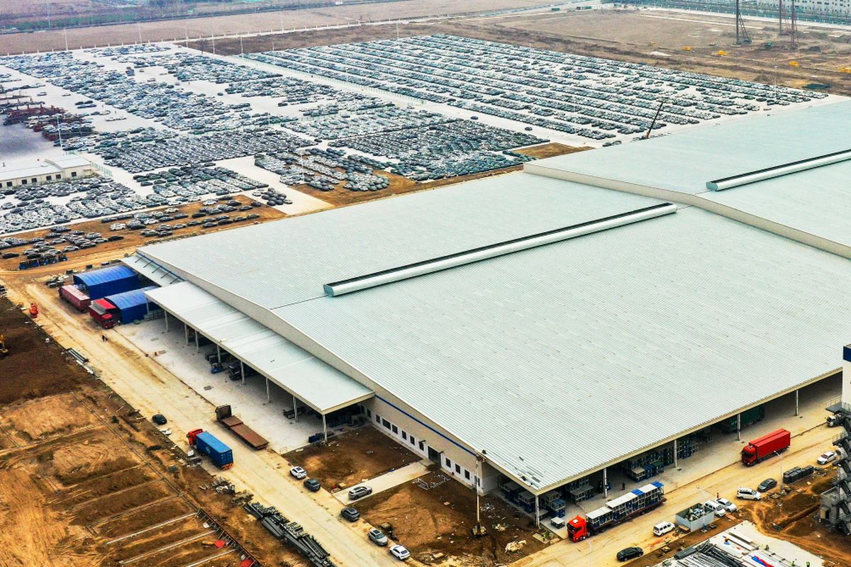 Istorie în Europa: Tesla, depășită pentru prima dată la vânzările de mașini electrice! Cine este noua regină din piața auto