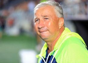Dan Petrescu pune presiune pe Nelu Varga: „Noi suntem Renault, ăia au Mercedes” » În replică, CFR Cluj îl asigură: „Negociem 4 transferuri”