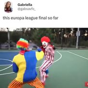 „Finala Europa League până acum”, o bătaie între clovni