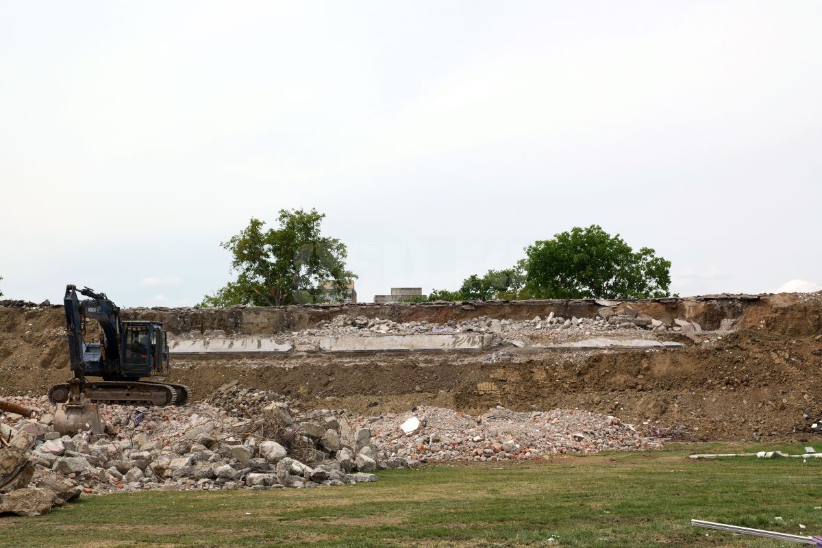 Dispare o lume! GSP a intrat pe șantierul de pe „Dan Păltinișanu” » 50 de imagini la zi cu stadionul istoric din vestul țării: „Monumentalul” e de nerecunoscut