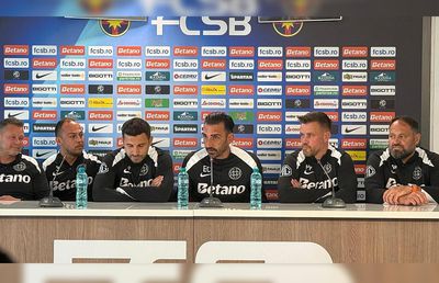 FCSB, conferință în 6 » Elias Charalambous, „flancat” de colegii din staff: „Noi suntem mai de la țară, el e «calitate»”