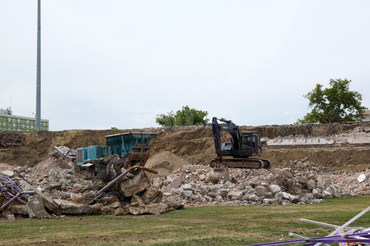 Dispare o lume! GSP a intrat pe șantierul de pe „Dan Păltinișanu” » 50 de imagini la zi cu stadionul istoric din vestul țării: „Monumentalul” e de nerecunoscut