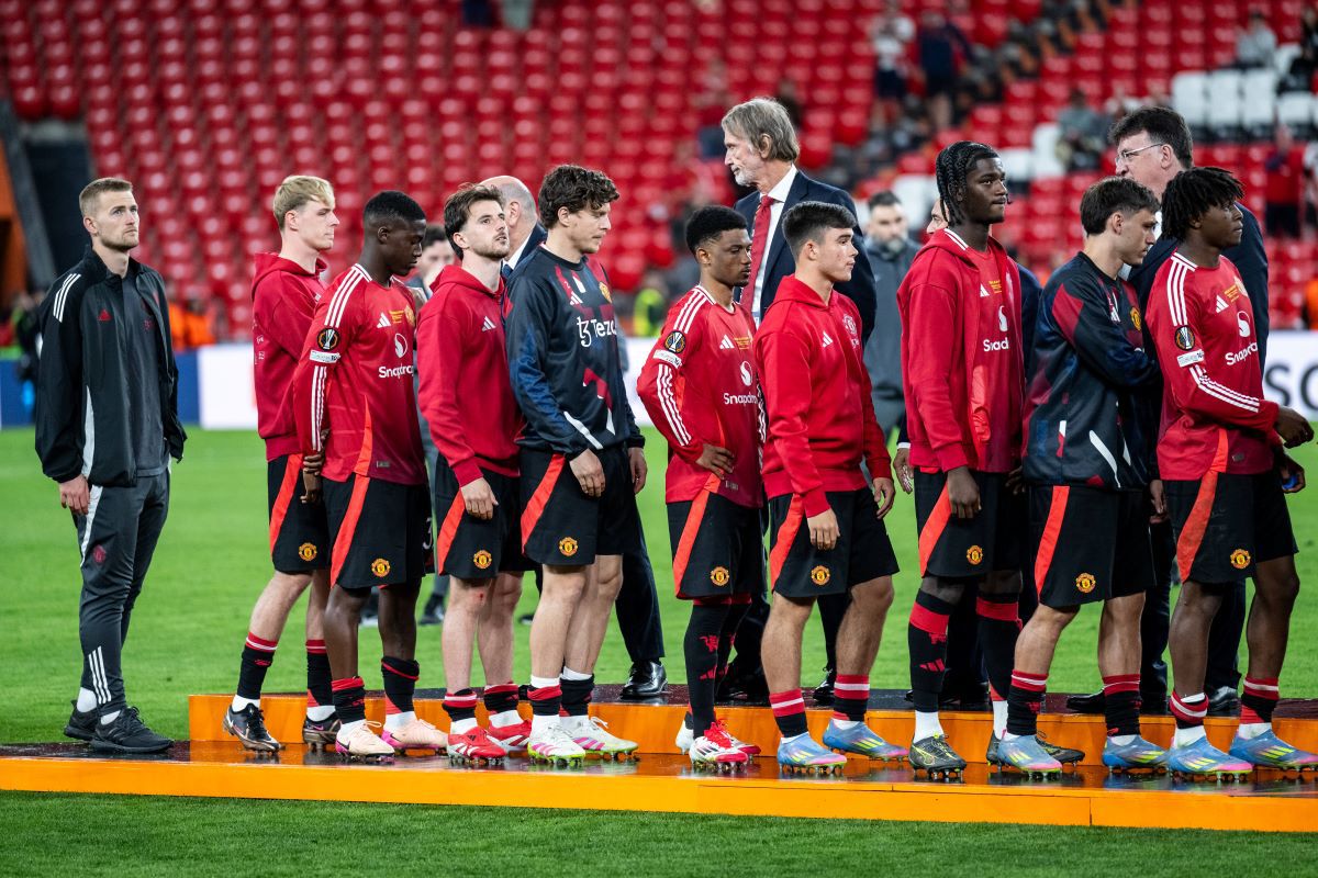 Daună totală! Anunț apocaliptic: Manchester United a pus toată echipa pe lista de transferuri!