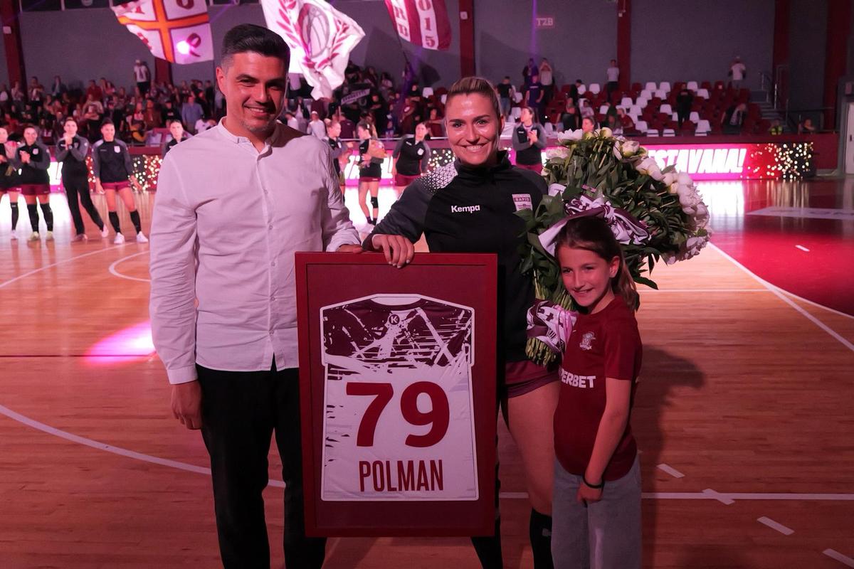 Estavana Polman a jucat ultimul meci din carieră! Purtată pe brațe de colege
