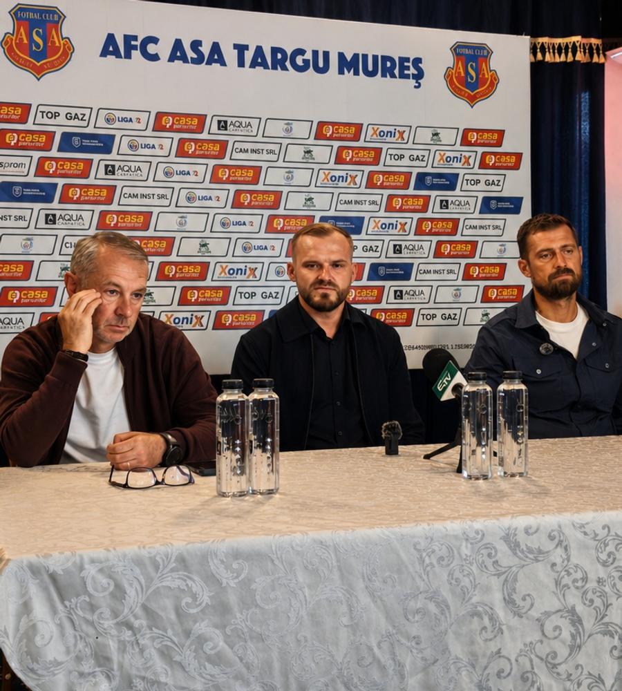 Gabi Tamaș (dreapta), prima reacție de la revenirea în fotbal / foto: asatargumures.com Gabi Tamaș, prima reacție după revenirea în fotbal: „Am văzut o academie care prosperă”