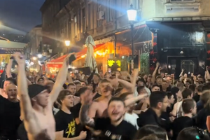 Concertul lui Max Korzh în București provoacă frenezie! Imagini incredibile: Centrul Vechi, plin de străini