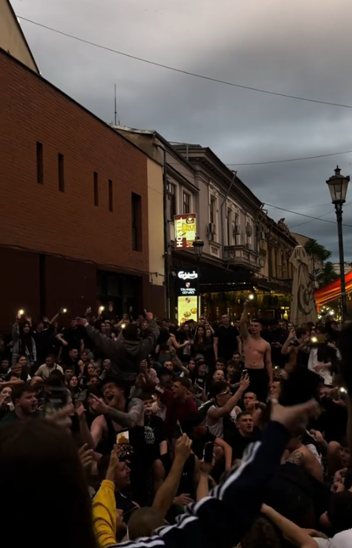 Concertul lui Max Korzh în București provoacă frenezie! Imagini incredibile: Centrul Vechi, plin de străini
