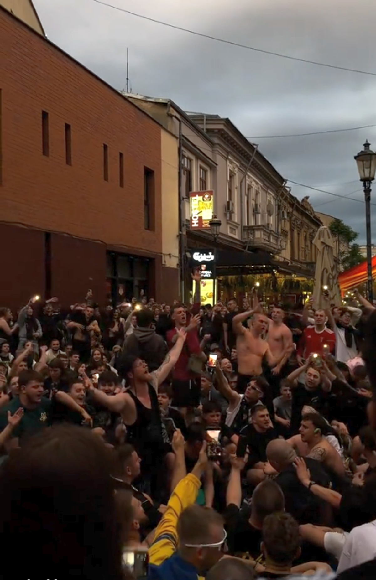 Concertul lui Max Korzh în București provoacă frenezie! Imagini incredibile: Centrul Vechi, plin de străini