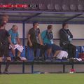 Staff-ul celor de la Academica Clinceni s-a văzut nevoit să se urce cu picioarele pe scaune // captură TV Digi Sport 1