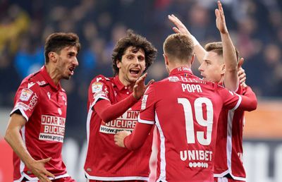 EXCLUSIV Foc în vestiar la Dinamo! Adrian Mihalcea, contestat după primul meci » Cine conduce revolta jucătorilor