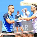 Coric și Dimitrov salutându-se după meci