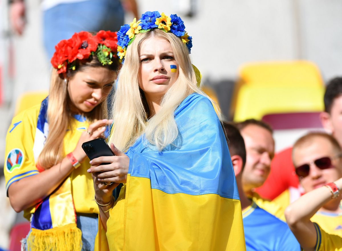 Ucraina a avut galerie de lux la meciul cu Austria de pe Arena Națională! Iubitele fotbaliștilor au făcut show în tribună