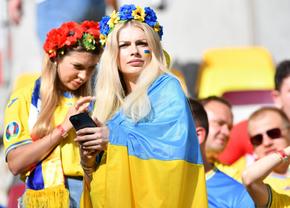 Ucraina a avut galerie de lux la meciul cu Austria de pe Arena Națională! Iubitele fotbaliștilor au făcut show în tribună